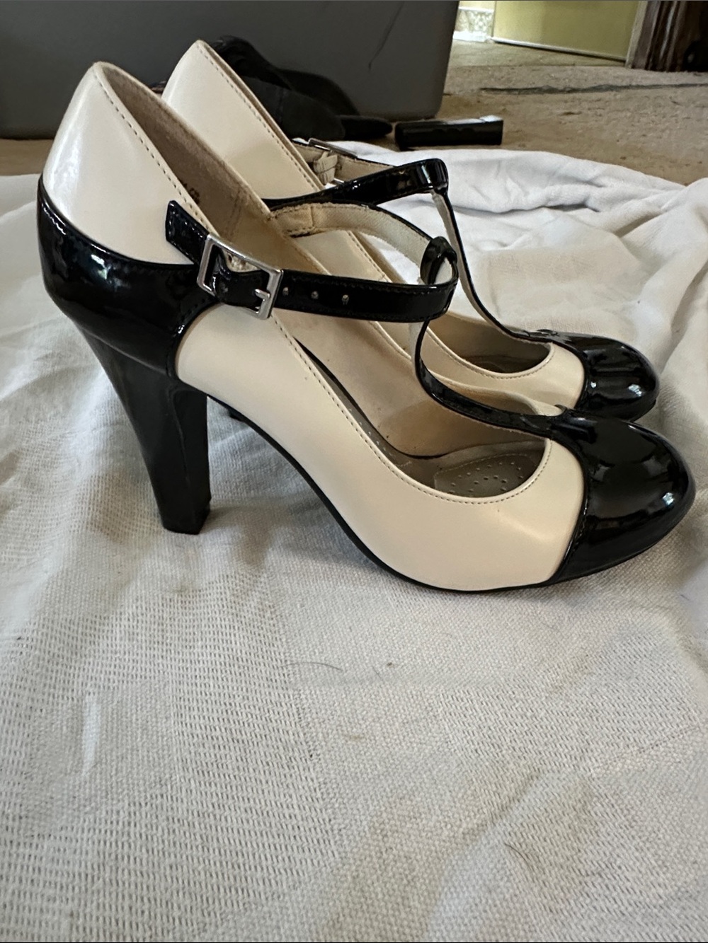 dexflex comfort Black and Cream T-Strap Heels